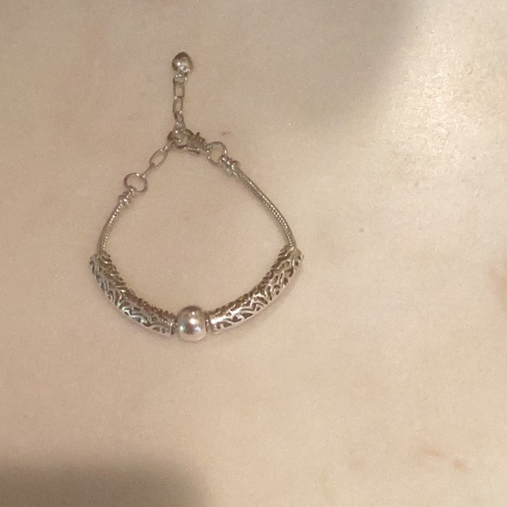 Elegant Silver Filigree Bracelet